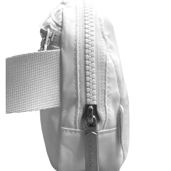 LULULEMON Bright White Everywhere Belt Bag NWT | Perfect Bride-to-Be Accessory - Picture 8 of 13